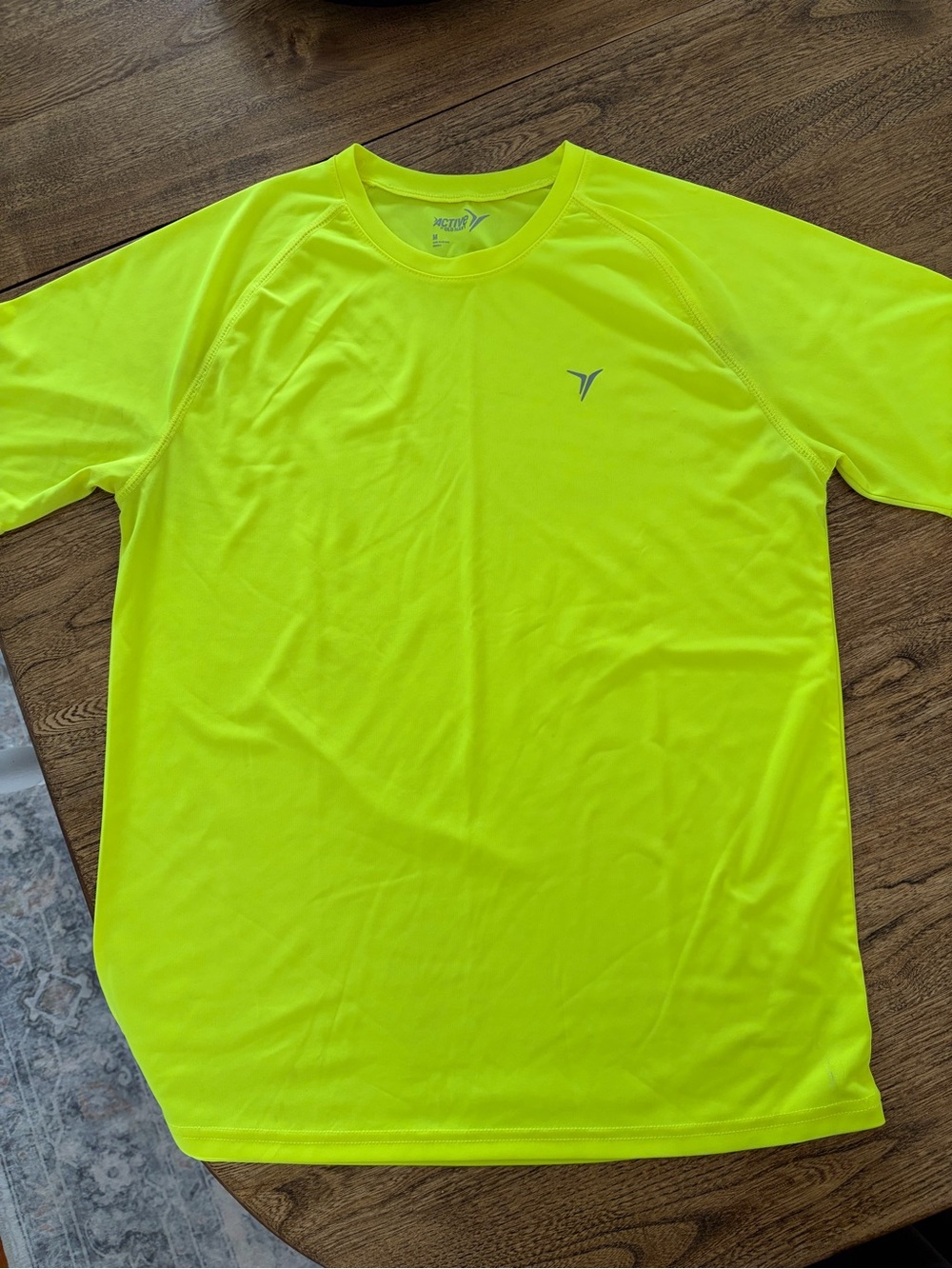 Old Navy Men's Fluorescent Yellow T-Shirt Size Medium Casual
Basic Tee